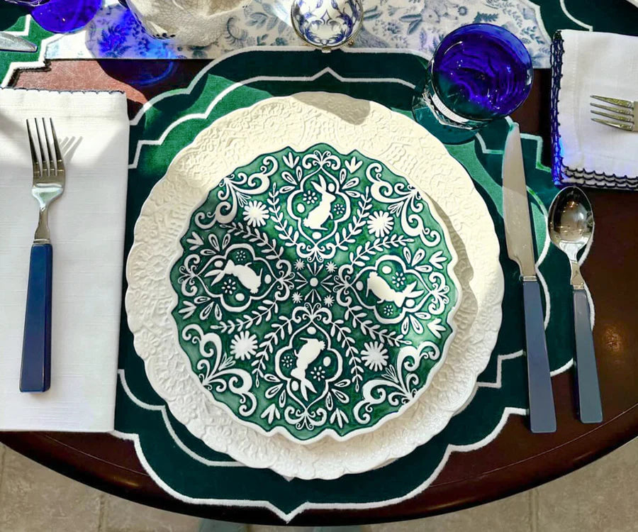 oval-placemats-on-round-table