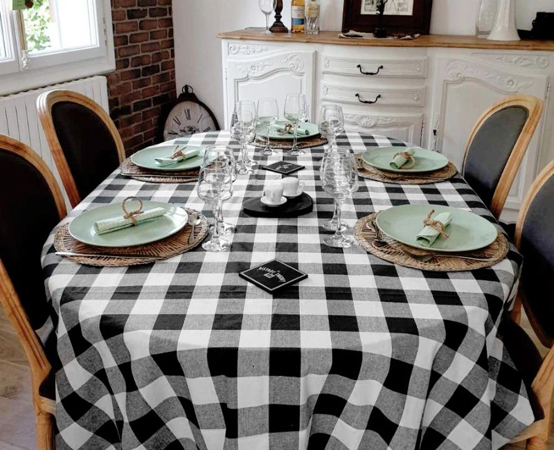 Tablecloth vs Placemats: Dressing Up Your Dining Table