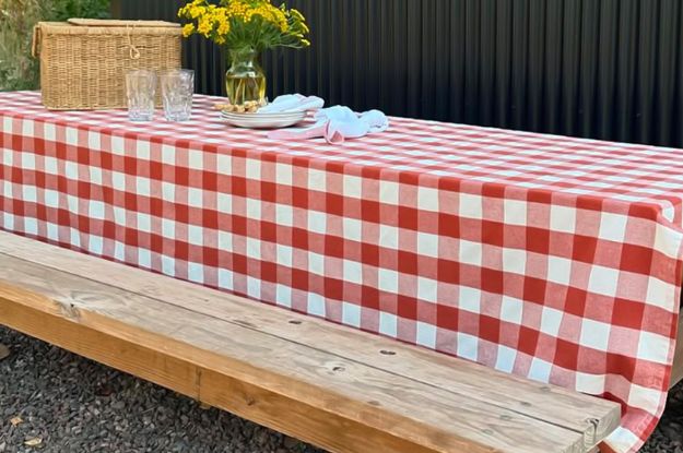 What Size Tablecloth for an 8-Foot Rectangular Table