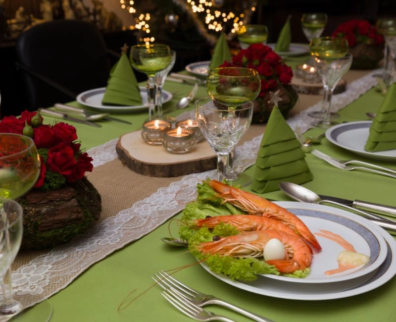 how-to-fold-a-napkin-like-a-christmas-tree