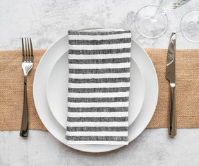 Black and white farmhouse napkins add a touch of country style to your kitchen