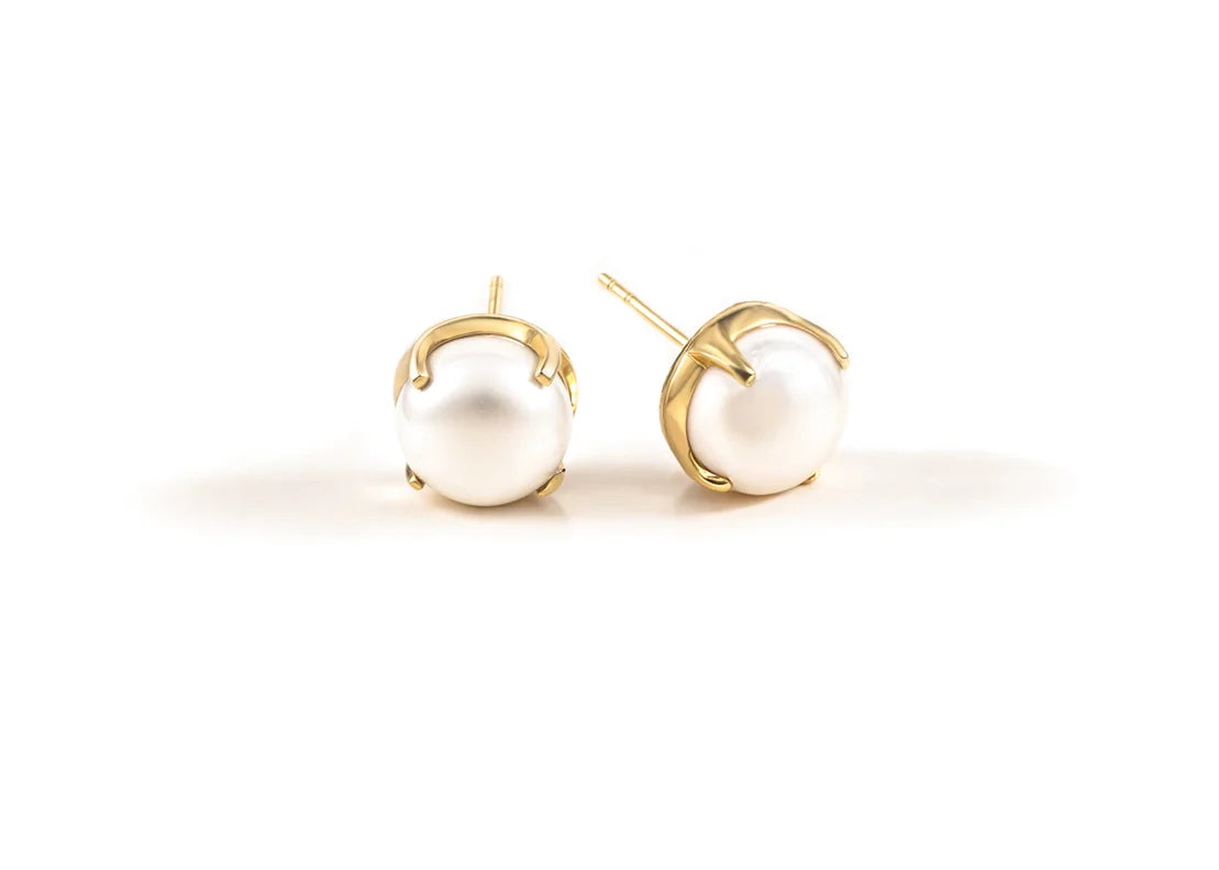 Elegant 18k gold pearl stud earrings featuring 10mm freshwater pearls with a push-back closure.