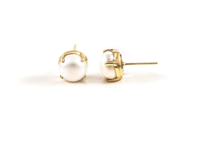 Sophisticated women's pearl earrings showcasing 10mm freshwater pearls and polished gold finish.