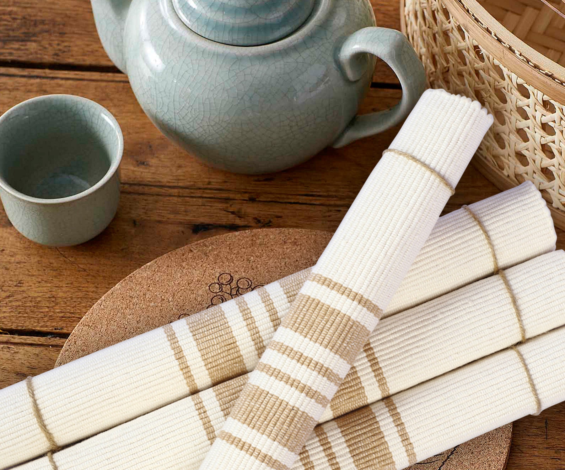 Beige woven placemats from cotton for autumn decor