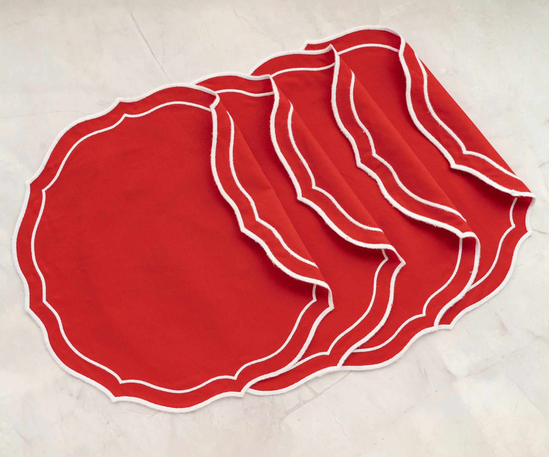 Round Scalloped Table Mats