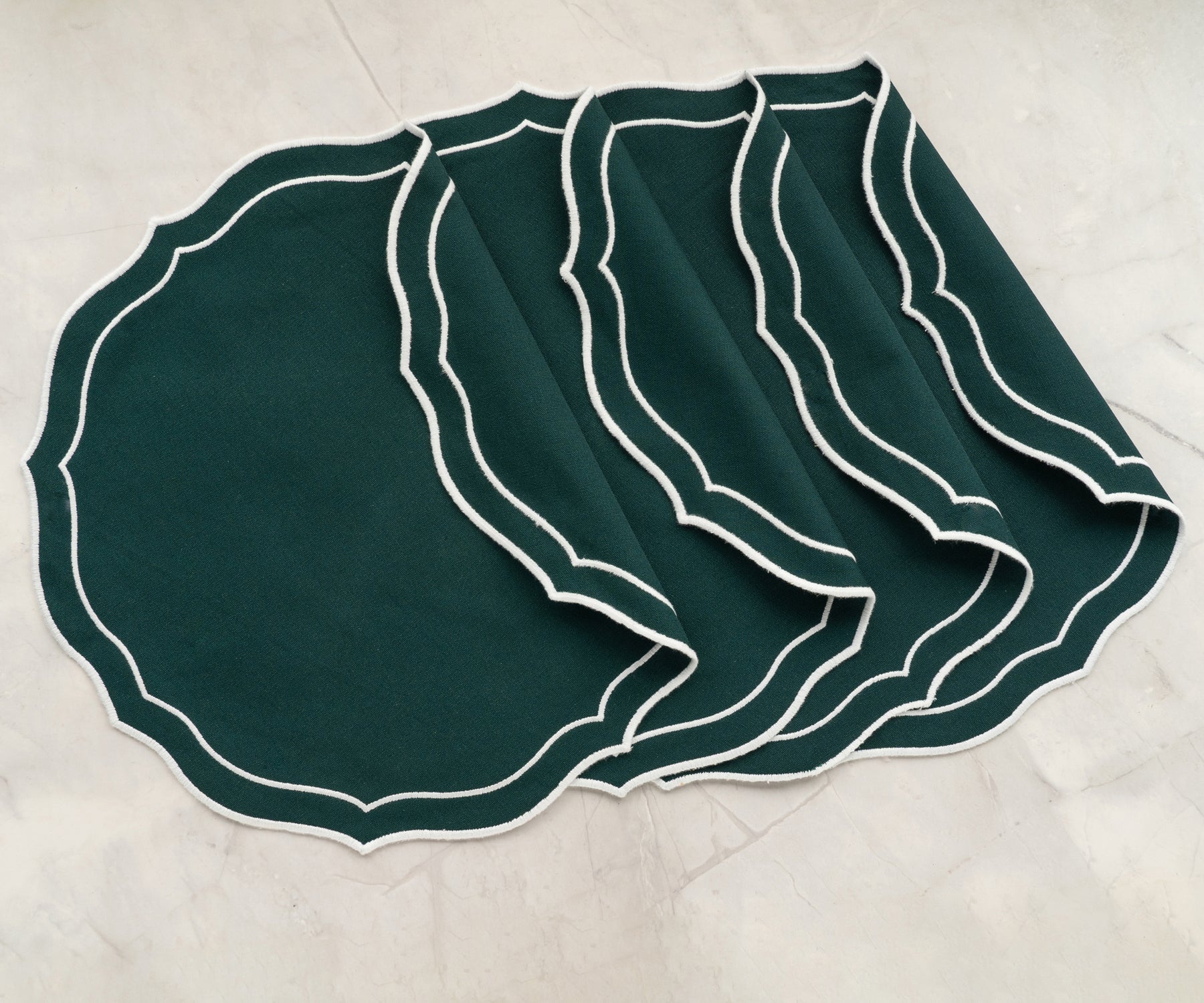 Round Scalloped Table Mats