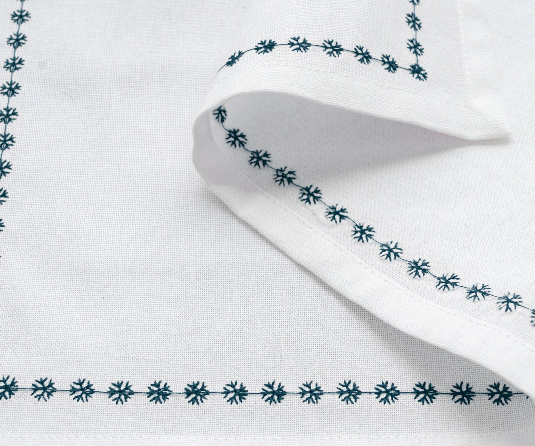 White Cloth Napkins with Green Embroidered Snowflake Design – Festive Table Linens