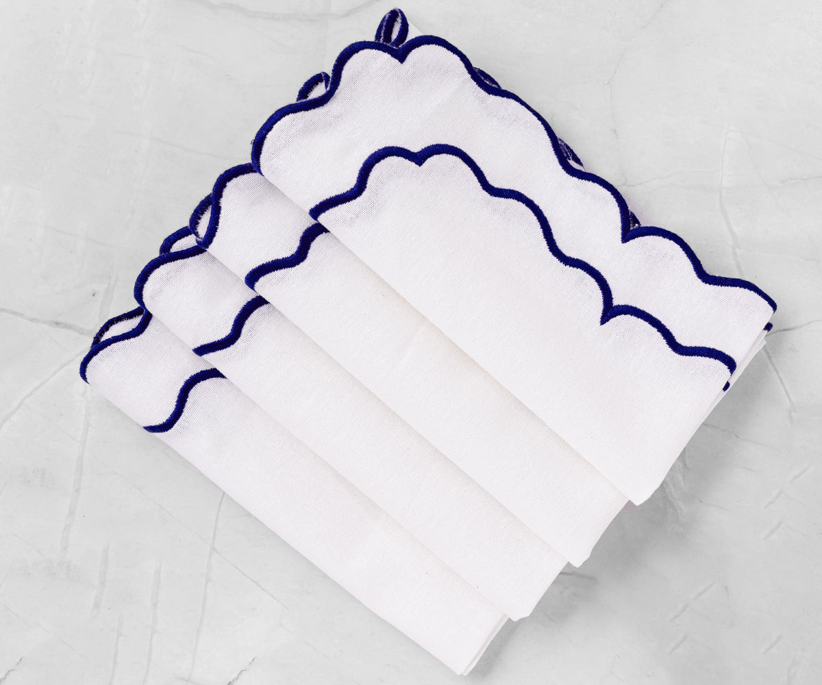 Scallop Napkins: Stylish Scalloped Wedding Napkins.