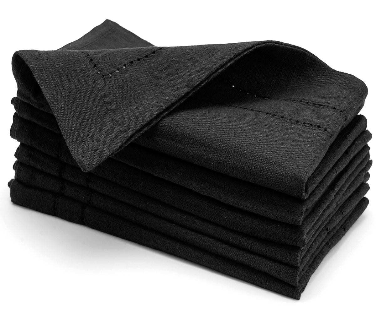 Simple black linen napkins, creating a modern and refined look for a formal dinner.