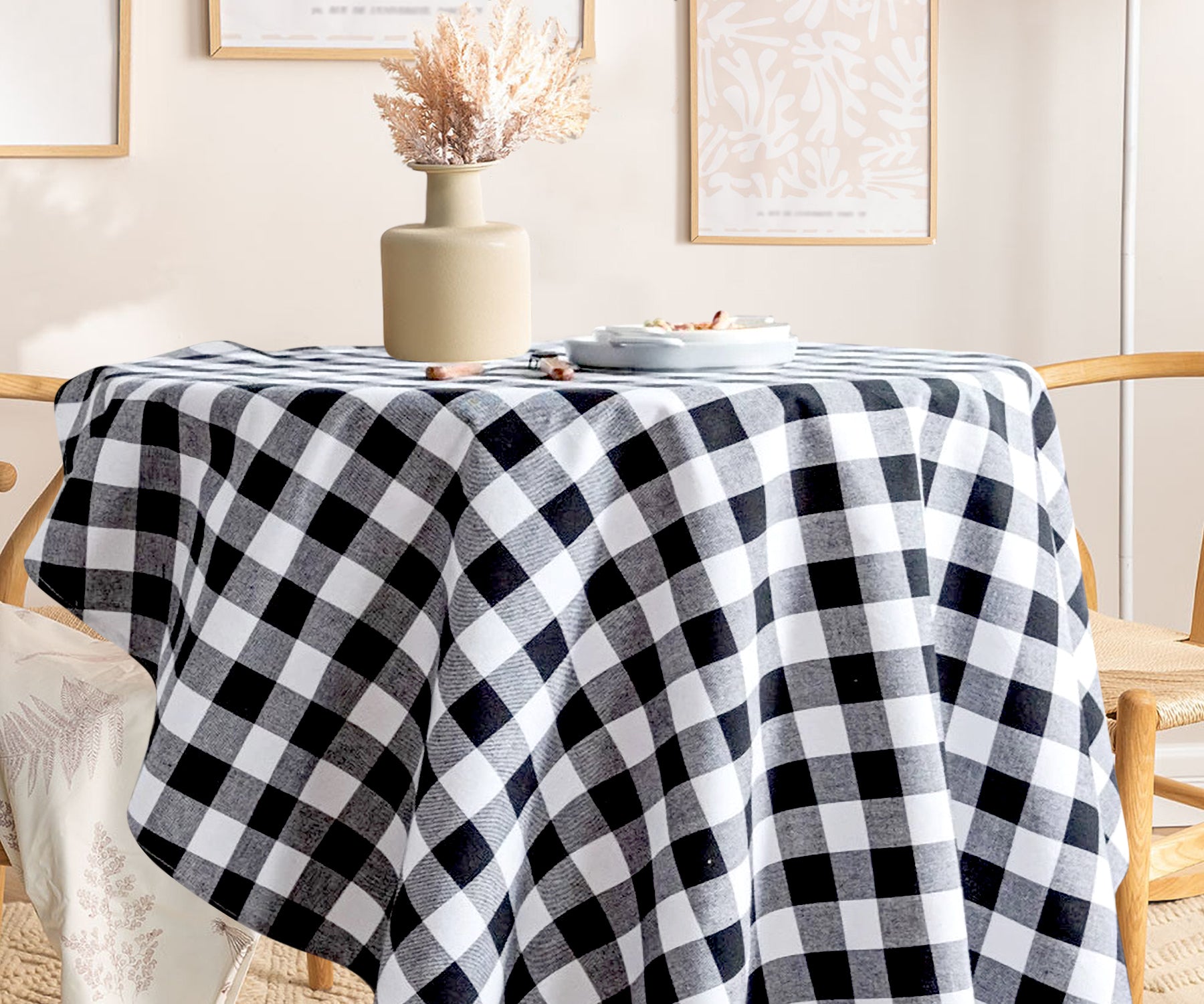 Elegant cotton tablecloths in classic plaid patterns.