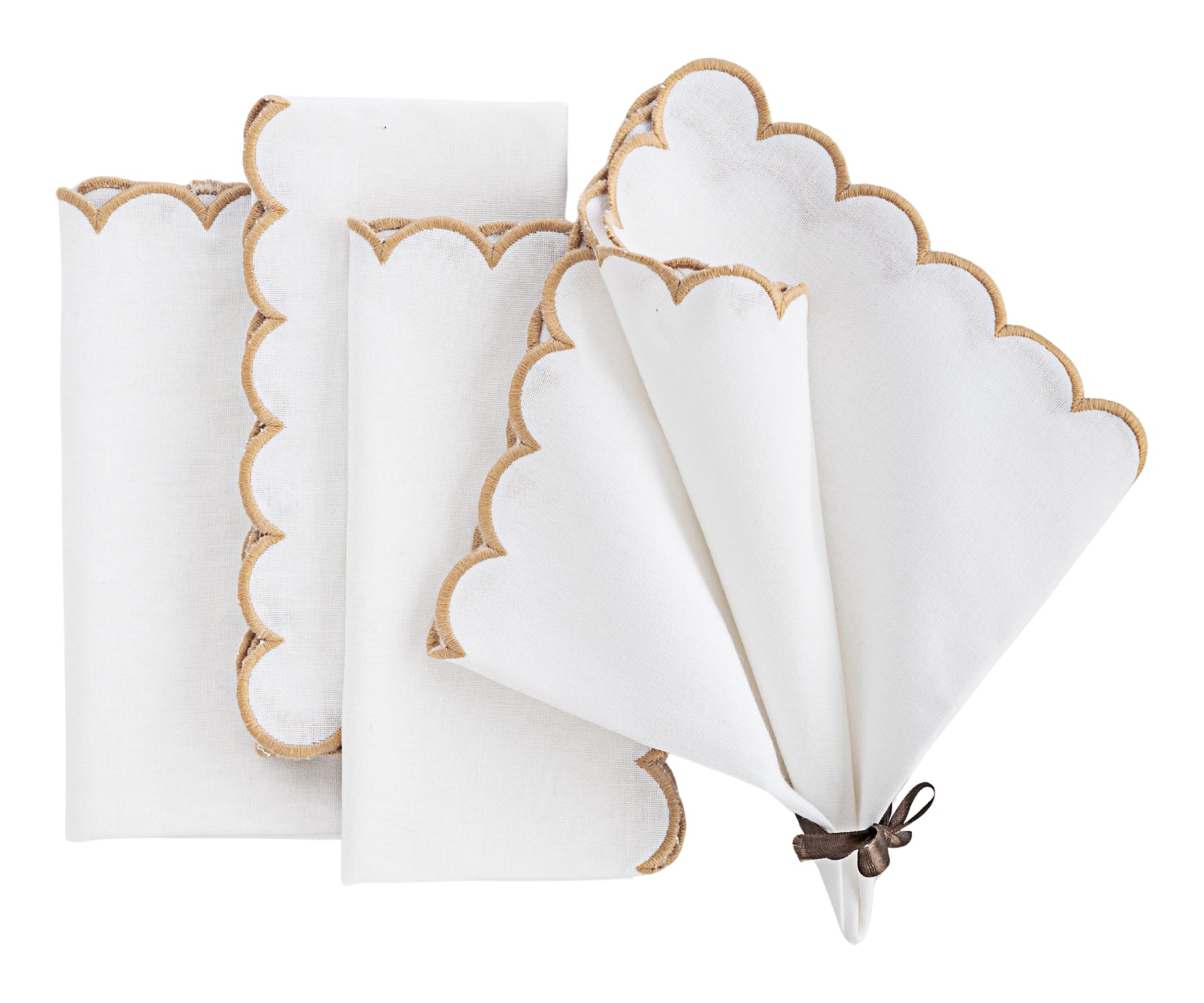 scalloped edge napkins reduce waste compared to disposable paper napkins.