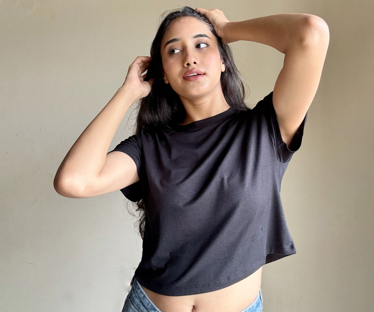 Fashionable assortment of women’s crop tops, including options like white and black crop tops, cute styles, cropped tank tops, and versatile croptops.