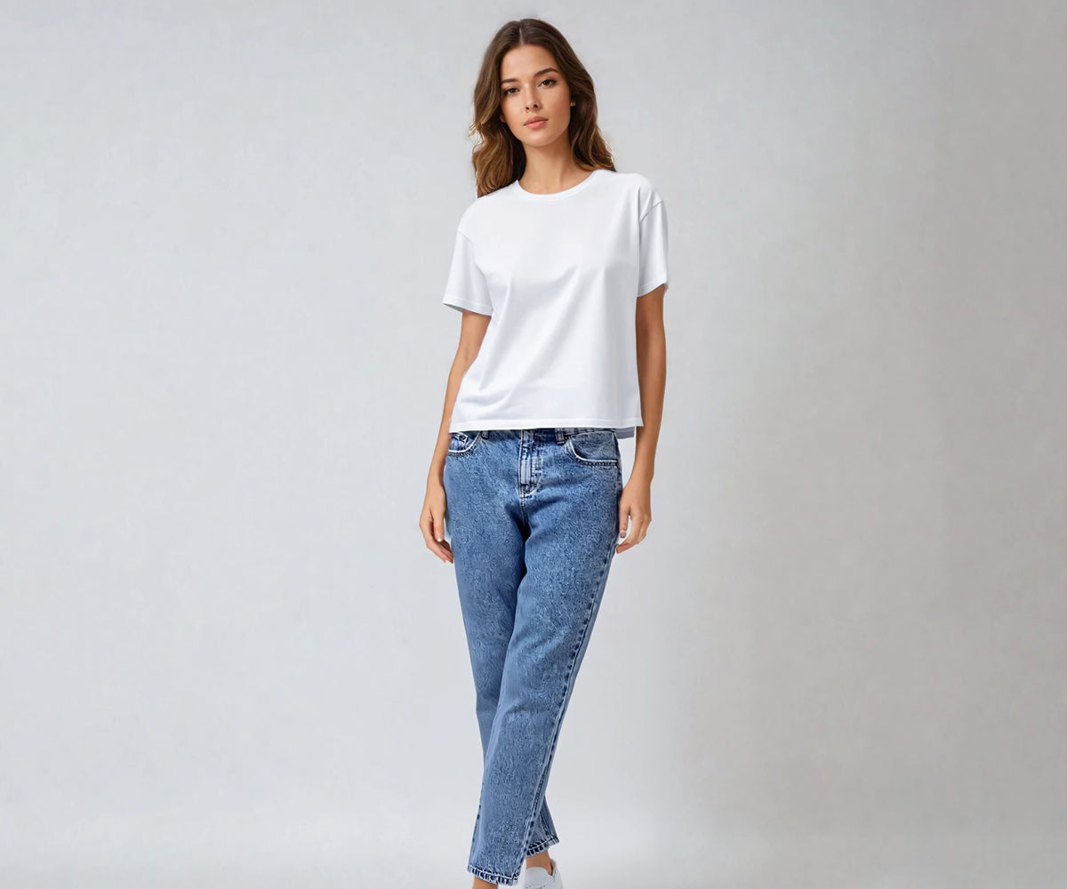 Short sleeve white crop top for a casual summer outfit